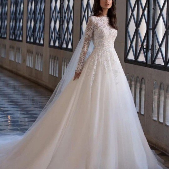 I'm selling a wedding dresses - Picture 11 of 11